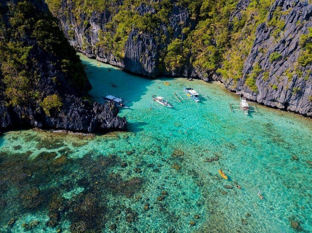 Hopping Island Tour A big lagoon